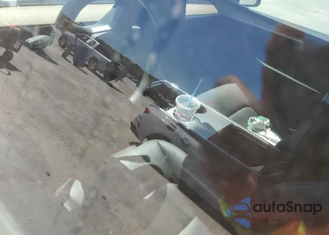 2024 Tesla Model Y z USA, uszkodzony, nr VIN 7SAYGDEF5RA287661